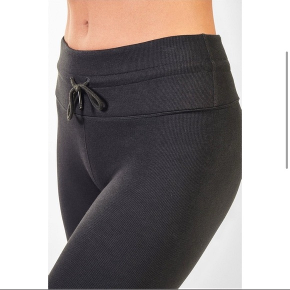 ISO Fabletics Ada SeamlessLeggings DO NOT BUY - Picture 3 of 3